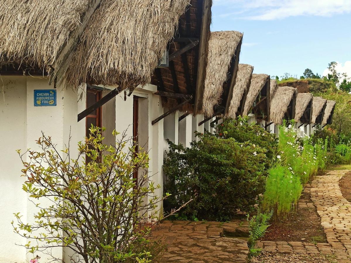 La Chaumiere Ampefy Hotell Exteriör bild